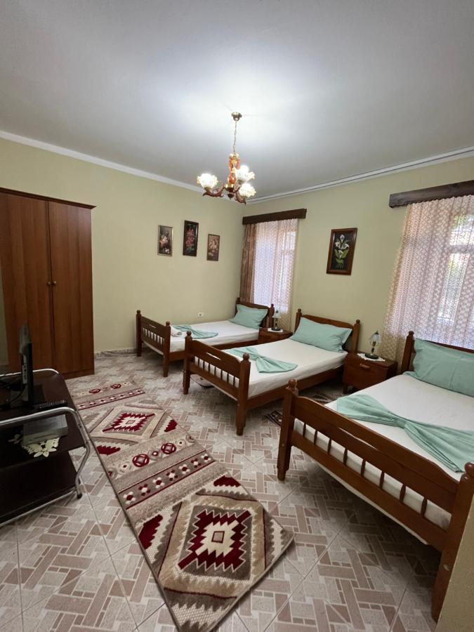 Guest House Adi Doga Berat Exterior photo